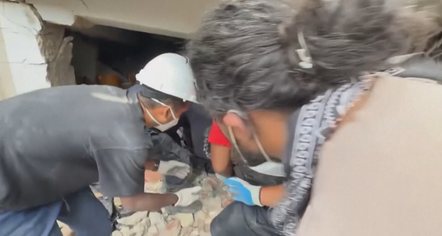 Mbi 1450 viktima në Venezuelë. Nxirren të gjallë babë e bir, 46 mijë rezultojnë të zhdukur