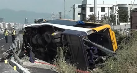 Aksidenti tragjik në autostradën Durrës-Tiranë, një nga viktimat shoferi i furgonit