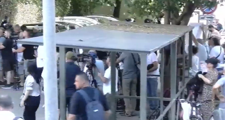 Protestuesit dorëzojnë në SPAK librin 