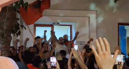 Protestuesit thirrje nga Komisariati nr.3: Lironi çunat!