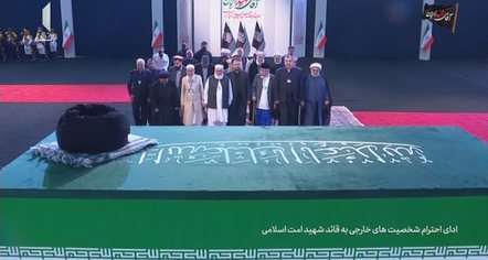 Nisin homazhet 7-ditore për Khamenein, miliona njerëz priten në ceremoni, Irani paralajmëron SHBA dhe Izraelin