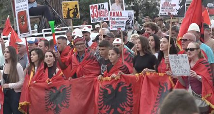 “Lironi çunat!” Protesta e 33-të, qytetarët kërkojnë largimin e qeverisë