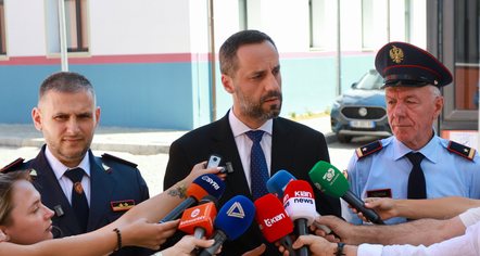 Lamallari: Dhunuesit e policisë nuk janë protestues, por vandalë