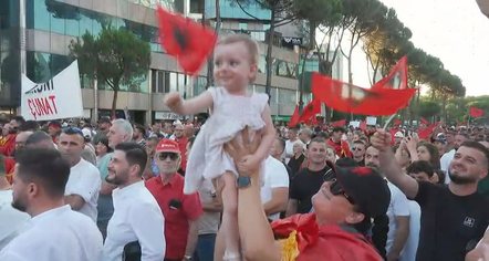 Protesta e katërt kombëtare, parada e simboleve me 