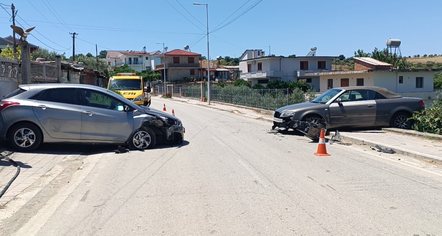 Aksident në Divjakë, përplasen kokë më kokë dy automjete, disa të lënduar