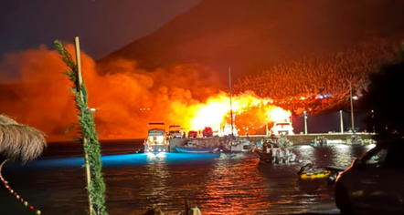 Himarë, zjarr i madh në Porto Palermo