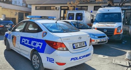  E rëndë në Durrës, 40-vjeçari qëllon me thikë bashkëshorten e tij