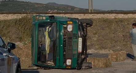 Aksident në aksin Fier-Vlorë, BMW përplaset me kamionçinën