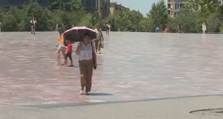 Kujdes nga vapa! I nxehti vret, shmangni daljet në orët e pikut