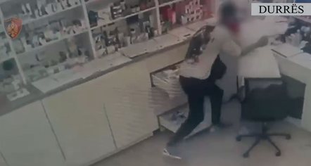 Grabiti me dhunë një farmaci në Durrës, vihet në pranga 45-vjeçari