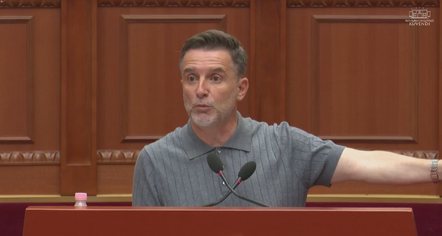“Grumbulluesi i thotë fermerit “ik”, Salla dhe Braçe përplasen për “dëftesat tregtare të fermerëve”