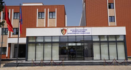 Sherri me thika në Poliklinikën e Shkodrës, arrestohen babë e bir për plagosjen e 32-vjeçarit