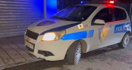 Njerku dhunon rëndë 18-vjeçarin në Korçë, i riu transportohet në spital