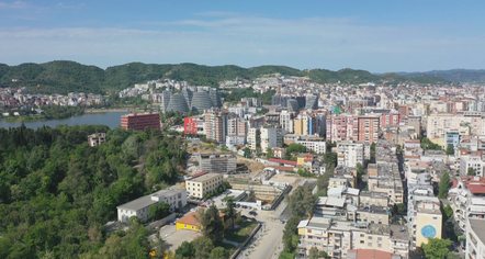 Ana tjetër e turizmit, qira ditore për të huajt, çmime të papërballueshme për shqiptarët