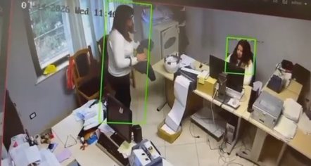U zhdukën 700 mijë euro, dalin videot nga posta. Shefet akuzojnë njëra-tjetrën