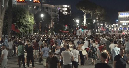 52 ditë protestë në shesh, qytetarët nuk heqin dorë