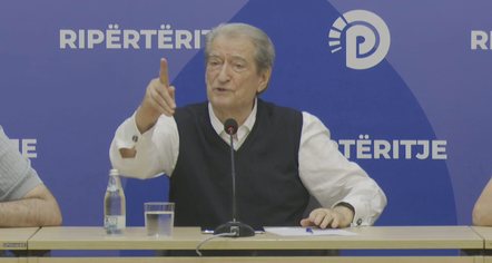“Të ngremë vendin në këmbë”, Berisha paralajmëron protesta për reformën territoriale