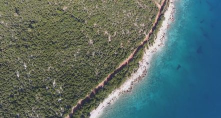 Sazani në Vilën 31, ishulli në syrin e artistëve dhe atyre që e jetuan