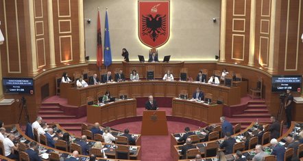 Temperaturat e politikës nuk bien, shtohet seancë surprizë pas mbledhjes së Ramës me PS 