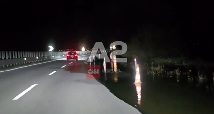 Përmbytjet në Novoselë të Vlorës, uji arrin deri në autostradë