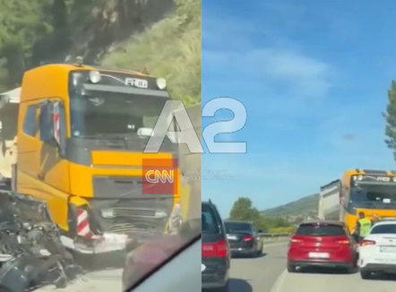 Aksident në Peqin, makina përplaset me kamionin, gruaja dhe fëmija dërgohen në spital