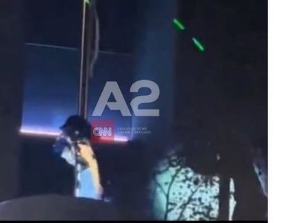“Doli nga turma dhe hoqi flamurin e ambasadës së Izraelit”, policia dyshon se ishte një vajzë e maskuar