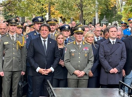 I dënuari për krime lufte në Kosovë varroset me nderime të larta shtetërore në Serbi