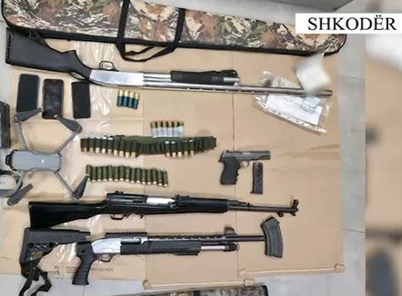 Kishin dalë për gjah, arrestohen 5 persona në Shkodër, iu sekuestrohen armë dhe një shpend