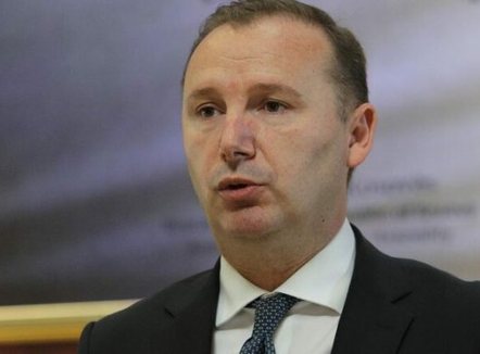 “Gënjen nëna dhe gruaja jote”- Avokati i qytetarit të dhunuar nga deputeti në Kosovë ‘zbërthen’ zanafillën e sherrit