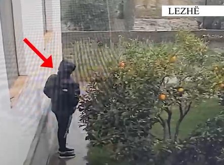 Vodhi bizhuteritë në Shëngjin, arrestohet 24-vjeçari