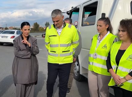 “Jo vetëm rrugë të sigurta, por edhe estetike”, Balluku inspekton punimet në rrethrrotullimin e Rinasit: Pika hyrëse e Shqipërisë