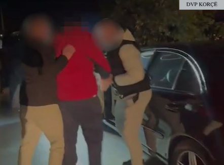 Transportonte drogë drejt Greqisë, arrestohet 46-vjeçari në Korçë, një tjetër shpallet në kërkim