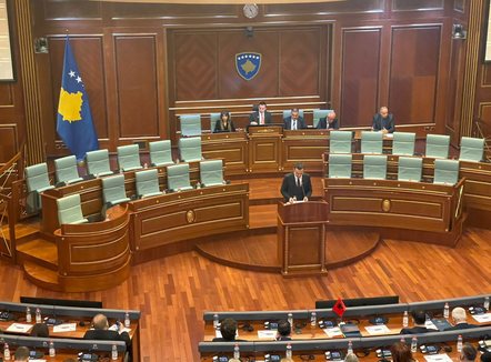 Kurti në Kuvend: Asnjë parti nuk ka pranuar të hyjë në koalicion, vendi rrezikon të shkojë në zgjedhje