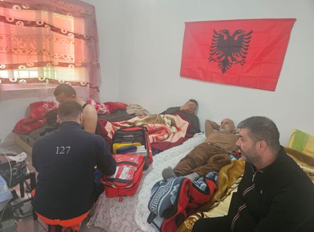 Përkeqësohet gjendja shëndetësore e dy naftëtarëve grevistë në Fier