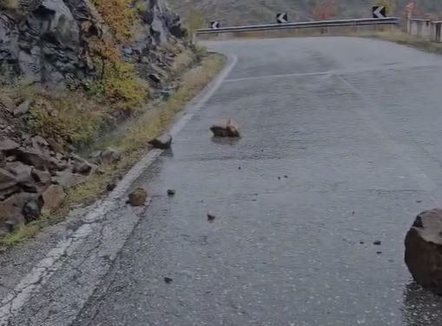 Moti i keq shkakton probleme në Kukës, rënie gurësh dhe inerte në Rrugën e Kombit