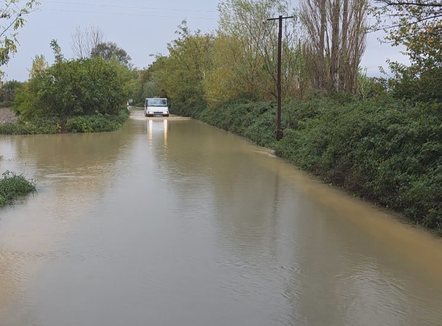 Përmbytet Vau i Dejës, përroi i Glinës vërshon mbi banesa. Dëme të mëdha materiale