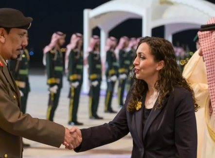 Osmani arrin në Riad për vizitë pune, pritet me nderime ushtarake