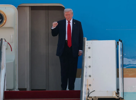Japonia e tepron me pritjen për Trump, 18,000 oficerë policie dhe dhuratë shkopin e golfit të Shinzo Abes