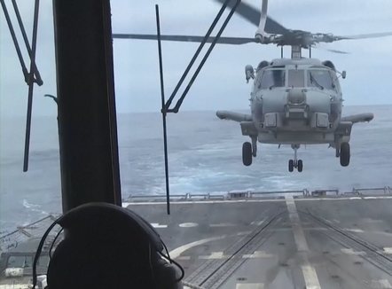 Përplasje misterioze, aeroplanmbajtësja amerikane humbet avionin luftarak brenda 30 minutash