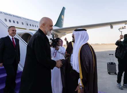 Rama mbërrin në Riad të Arabisë Saudite, do të marrë pjesë në forumin e investimeve