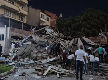 Tërmet i fortë në Turqi, shemben disa ndërtesa