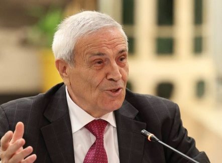 Porositë e Namik Dokles për deputetët e rinj: Mos u dashuroni shumë me veten