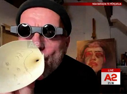 Sherr në studio, Robert Aliaj i fryn tubit prej letre: Po manipuloni fëmijët o të mjerë!