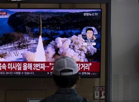 Koreja e Veriut teston raketa para vizitës së Trump në Korenë e Jugut