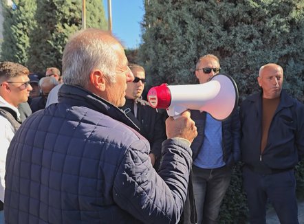 Greva e naftëtarëve, protesta zhvendoset para zyrave të Bankers