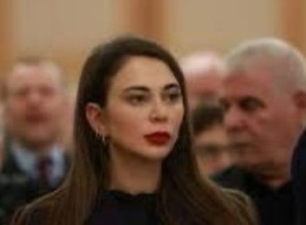 Brunilda Mersini në garë për Bashkinë Vlorë, KQZ i jep mandatin Briseida Çakërrit