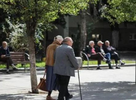 Zhvati të moshuarit 74-82 vjeç, hiqej si mik i bijve në emigrim, dënohet me burg 64 vjeçari