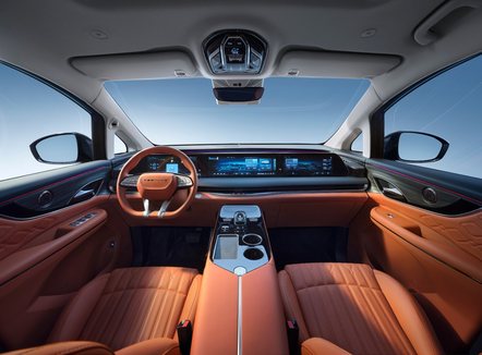 Dongfeng Forthing prezantohet zyrtarisht në Shqipëri me showroom-in më modern në Europë