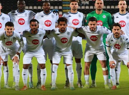 Dinamo dominon Partizanin dhe vijon luftën për titull