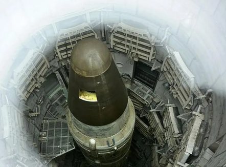 Pas 30 vitesh, Trump urdhëron nisjen e testeve bërthamore